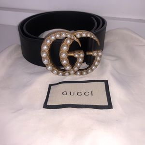 Leather Gucci belt with pearl Double G